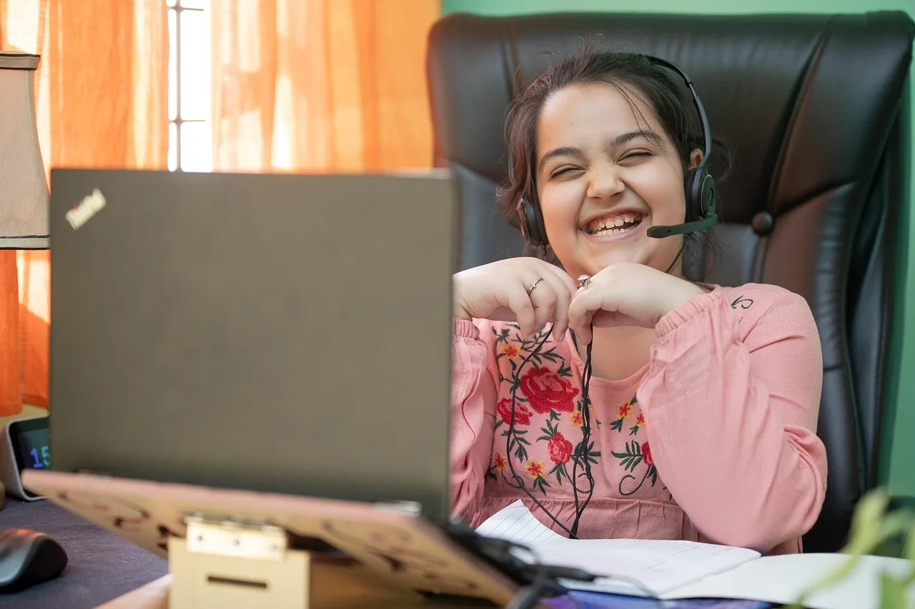 online school, distance learning, little girl, remote learning, remote education, online school, distance learning, remote learning, remote learning, remote learning, remote learning, remote learning. Online programs guide: planning the week before you enroll